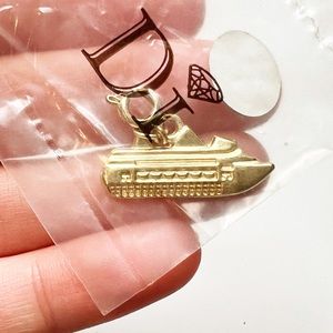 🚢 Gold ship jewelry charm